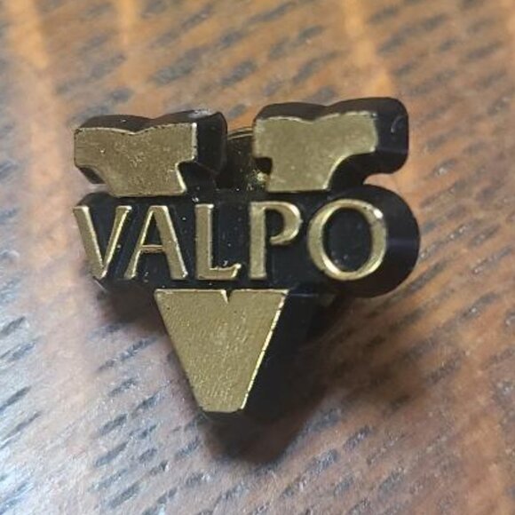 Valpo Vintage Lapel Pin - Valparaiso University Indiana College School Souvenir - Picture 1 of 4